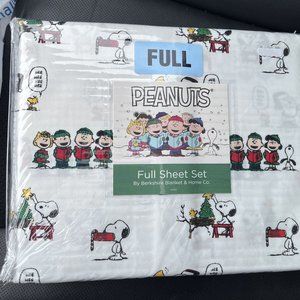 Peanuts Snoopy Christmas Caroling FULL SIZE Sheet Set